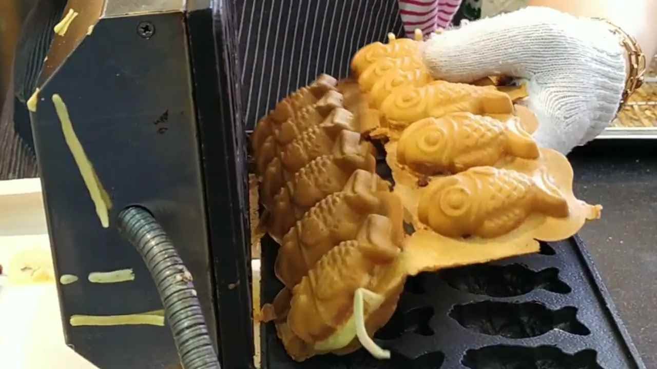 Mini Fishshaped Bread that looks just like a Goldfish (Bungeoppang