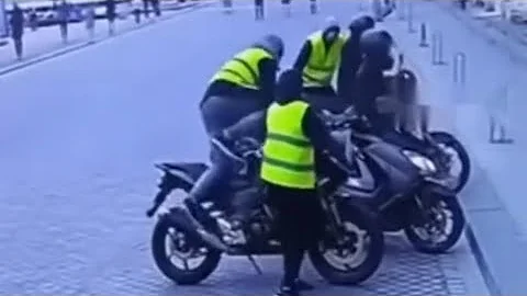 CCTV Footage of the 2025 Louvre Heist – The Moment the Crown Jewels Were Stolen