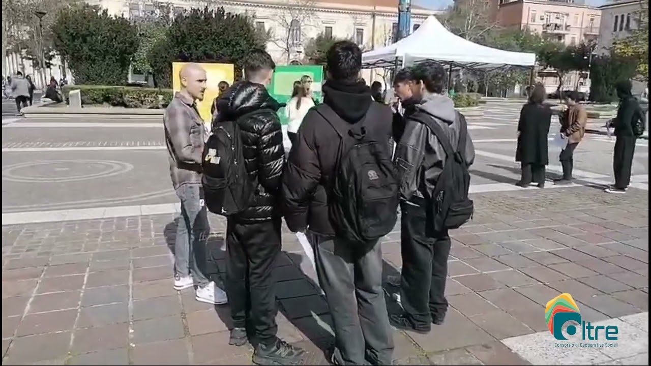 Foggia, “DesTEENazione” scende in piazza: desideri e azioni dei giovani diventano protagonisti