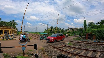 Car & Bike Randomly Crossing Gateman trying To Close Railgate : Speedy Emu Train Furiously Moving