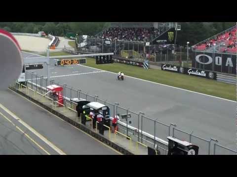 Video: Superbikes Velká Británie 2012: Loris Baz u kormidla velkolepého závodu