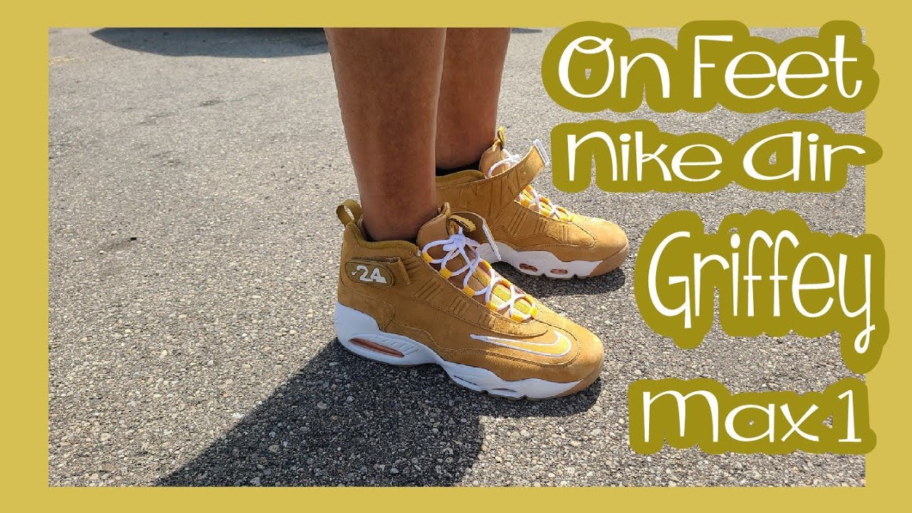 air griffey max 1 on foot