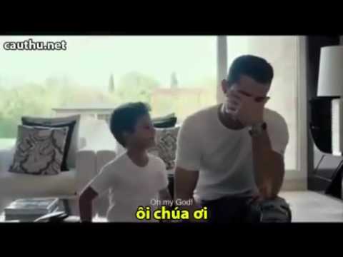 Video Con trai Ronaldo không nhớ tên mình là gì - youtube