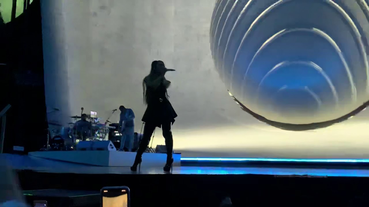 Break Free - Ariana Grande - Live in Montreal