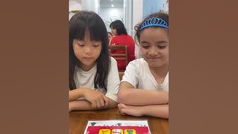 Tiếng Anh Giao Tiếp Tại Phan Thiết: Michele and Natalie practice talking about Christmas