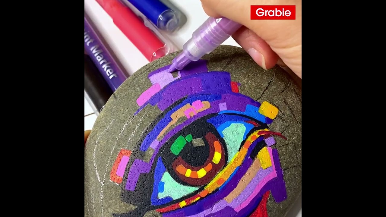 Paint a creative eye with acrylic marker pens 