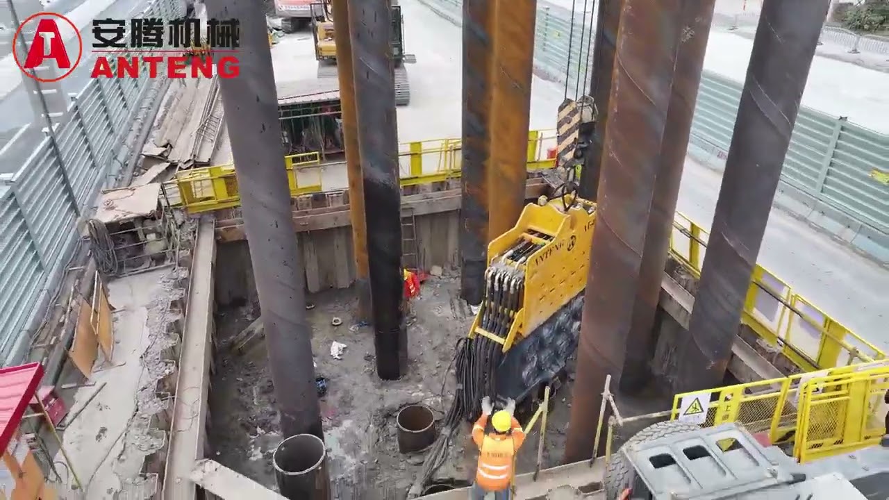 AT-400 Vibro Hammer in Action 💥 | Penetrating Weathered Rock in Shanghai | 850mm × 45m Piling Power