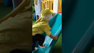 adek Baru belajar jalan udah mau main Prosotan.#shorts #anaklucu #shortvideo