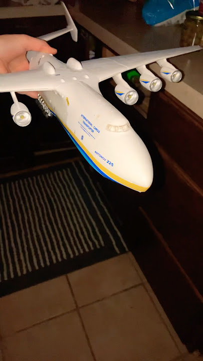 The ANTONOV AN-225 lands for the first time! 🛬💙💛#antonov225 #an225 #landing #aviation #plane