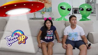 Maria Clara e JP estão tentando fazer amizade com os Alienígenas 👽