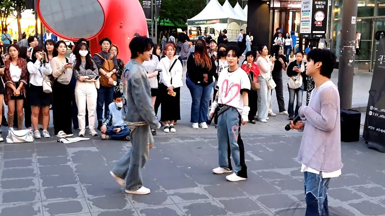 [Уличный художник] T:EV (Тэён, Бонгын и Юсон). Интерактивное уличное выступление в Синчоне. 240503.