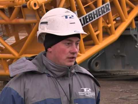 На стройплощадке ЛАЭС-2 идет сборка гусеничного крана Liebherr