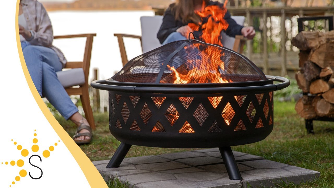 Sunnydaze 30 in Steel Crossweave Fire Pit with Spark Screen - Black