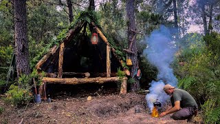 Issız Ormanda Bushcraft Hayatta Kalma Barınağı İnşa Etmek - Yağmurda Kamp