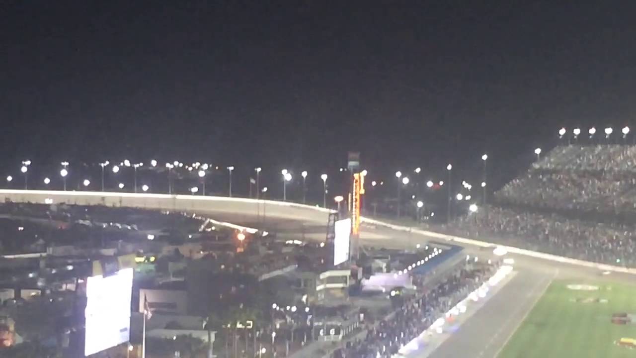 2016 Coke Zero 400: Final 2 Laps from Grandstands
