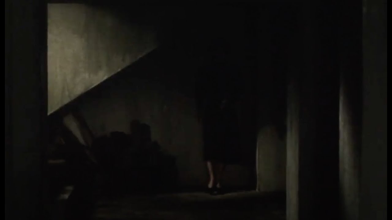 Pulse (2001) by Kiyoshi Kurosawa, Clip: Yabe enters the forbidden room -  The woman-ghost walks 