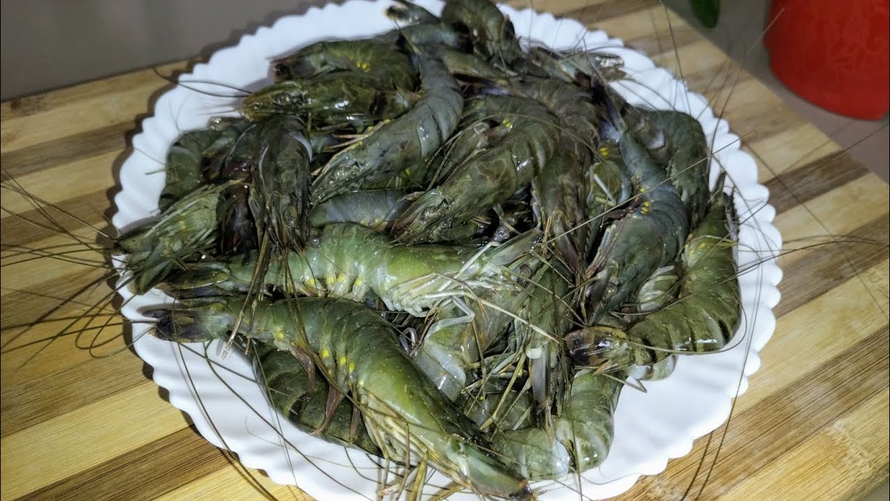 বড়ো চিংড়ি কাটার সহজ উপায়।। How to Cut & Clean Big Prawns Easily | Step by Step।। Atifa'S World ||