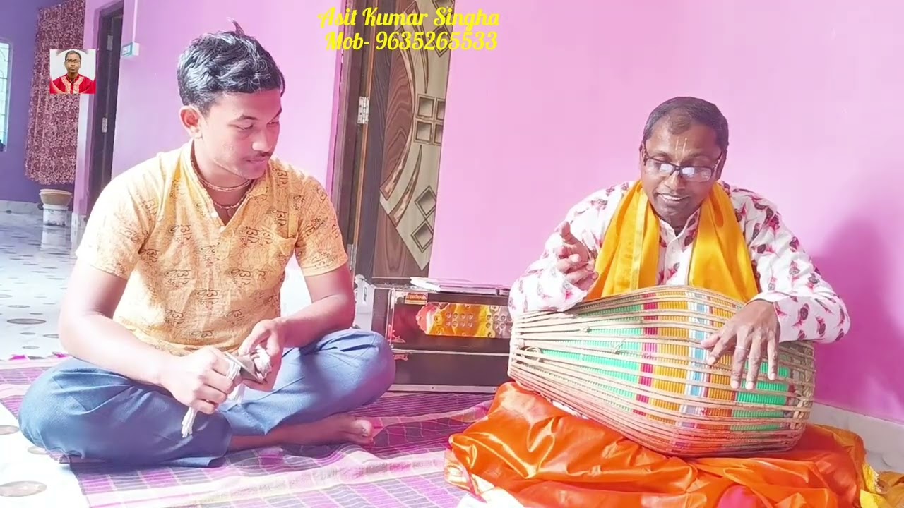 শ্রী খোল ক্লাসে নাম বালা শেখো। গুরু প্রনাম। ওস্তাদের সঙ্গে দক্খতার সঙ্গে সঙ্গত করো।