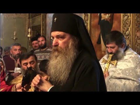 რუსთაველზე გავიარე, ცუდი სუნი იდგა, იმდენი კარავია, ეტყობა იქვე ისაქმებენ – მეუფე იაკობი