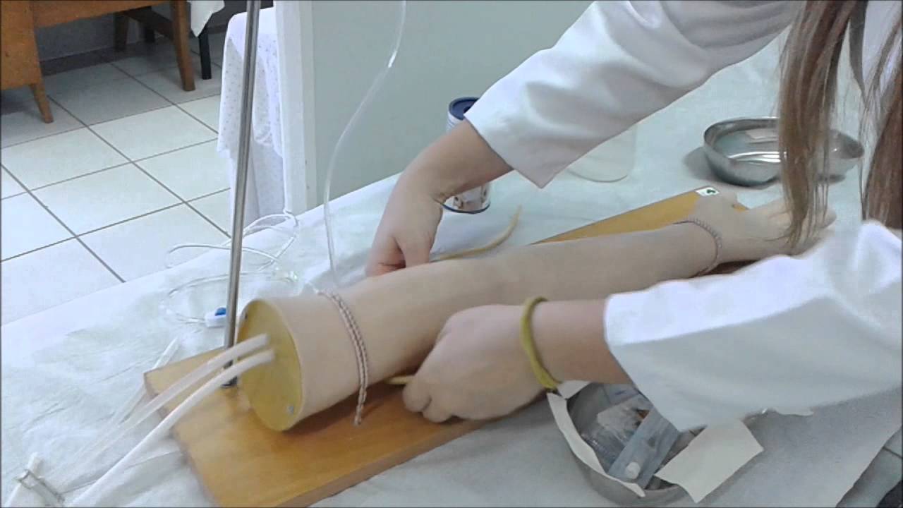 Materiais Utilizados Na Bandeja De Punção Venosa