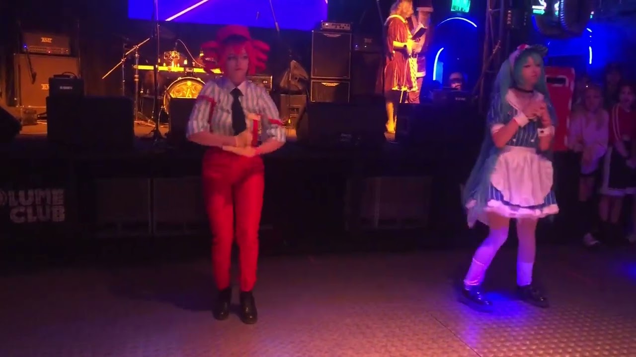 Mesmerizer Hatsune Miku x Kasane Teto cosplay perfomance