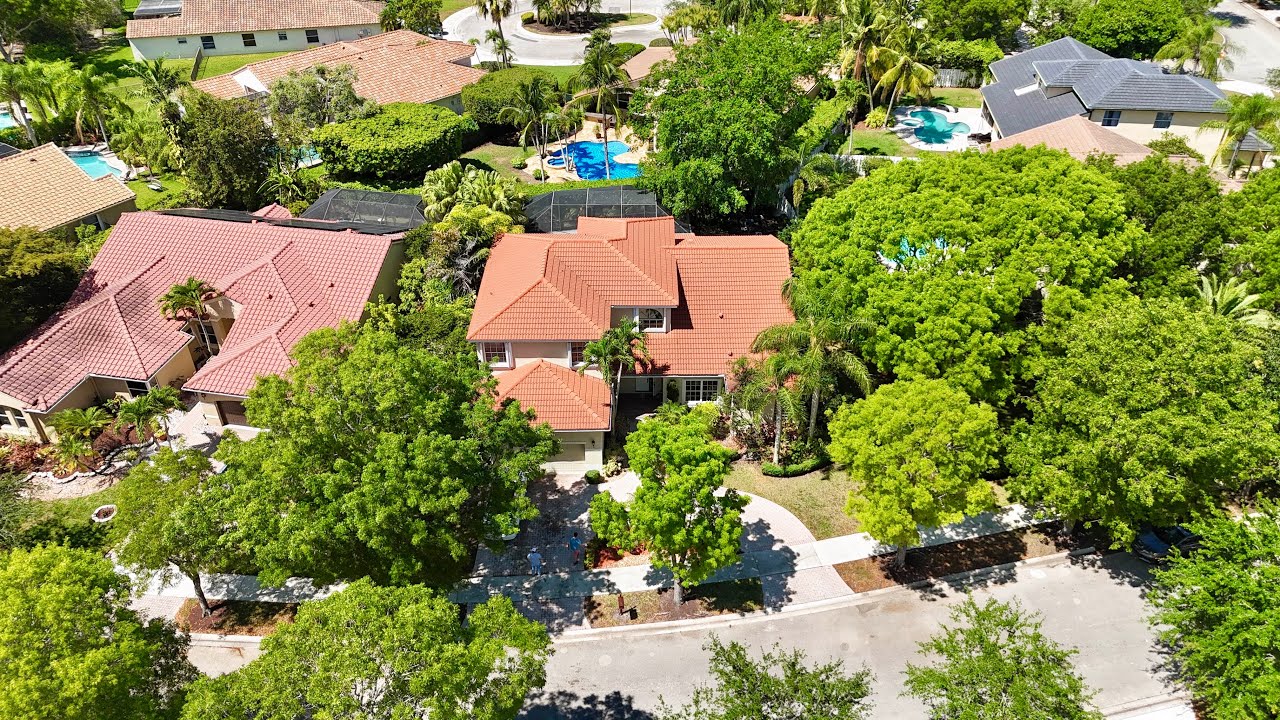 Just Listed Spectacular Home With Pool In The Lakes, Weston