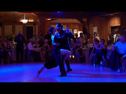STF: Guillermo de Fazio & Giovanna Dan dancing to "Este Es el Rey" with Los Herederos del Compás