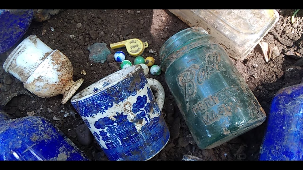 Trash Picking An Old Dump 1904 St. Louis Missouri Union Station Pin