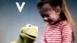 Sesame Street-Kermit and Joey Say the Alphabet.AVI