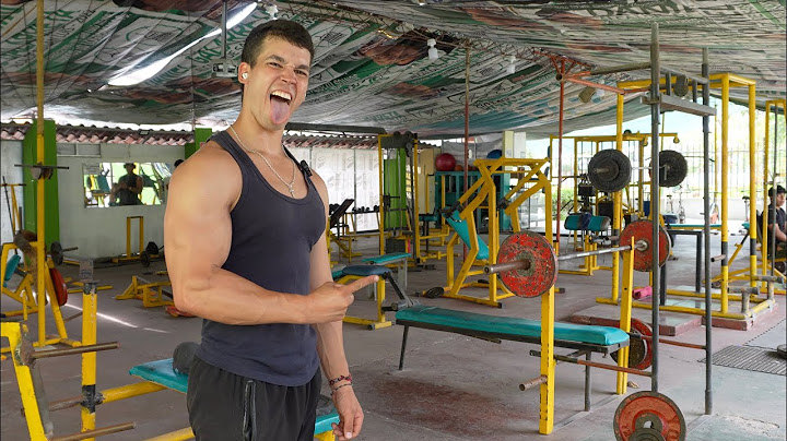 This is what the CHEAPEST gym in Peru looks like.
