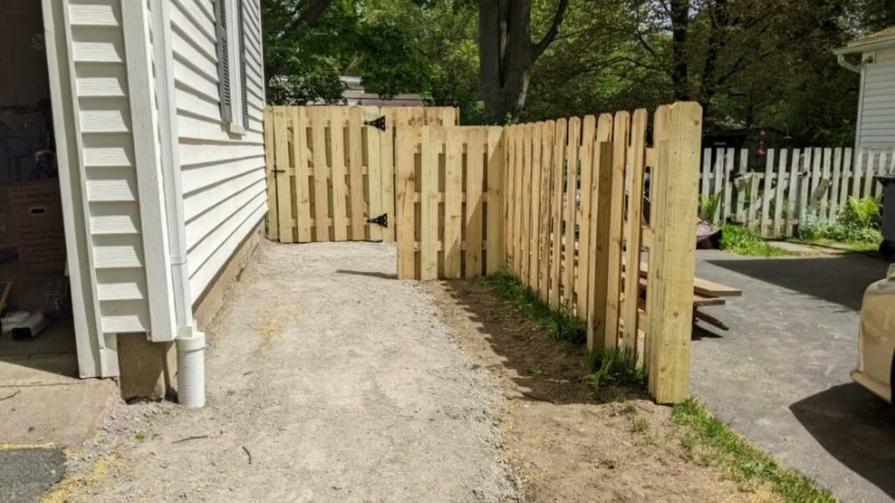 Top Fence Contractor in Rochester: Wood & Vinyl Fencing Installation & Repair