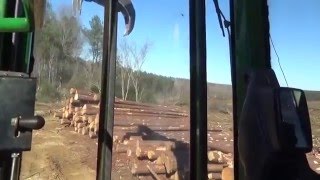 Loading logs with a John Deere 2154d track loader