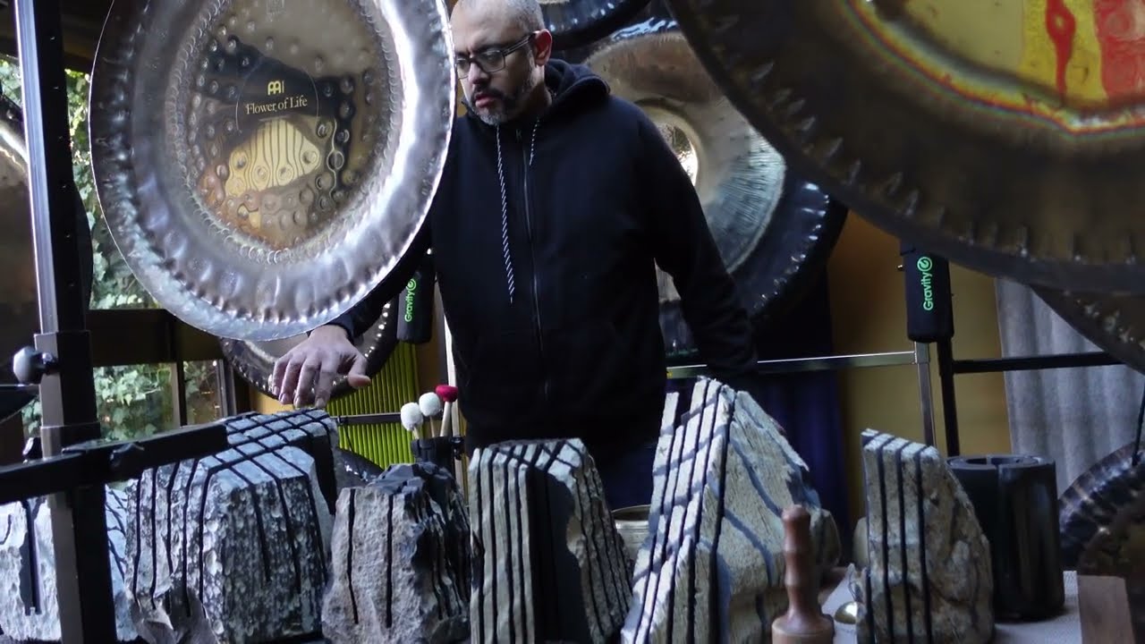 Lithophones en Sanukite (www.vivance-sonore.fr)