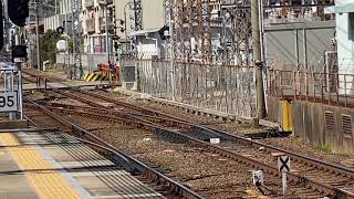 南海紀ノ川駅に到着する2000系　普通車和歌山市行き。