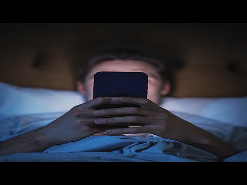 ليه بنحس ان الوقت بيعدي بسرعة والحياة بتتسرق مننا