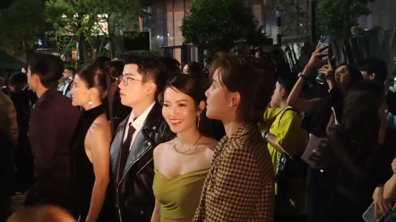 #แอฟนนกุล ควงคู่เดินพรมแดง&ชมไฟแสงสี #นนกุล #แอฟทักษอร | งานเปิดวันแบงค็อก‘เมืองกลางใจ’@One Bangkok