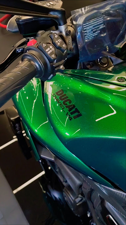 Ducati Diavel for Bentley tipe V4 Granturismo, V4 - 90° dan 4 katup per silinder