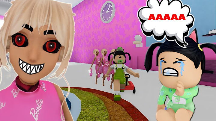 BEBÊ CONSEGUIU AJUDAR A BARBIE A ESCAPAR DA BARBIE DO MAL! Roblox (ESCAPE WVIL BARBIE)
