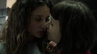 MONEY HEIST (La Casa de Papel) / KISS SCENE - Tokyo & Alison Parker (Ursula Corbero & Maria Pedraza) Resimi