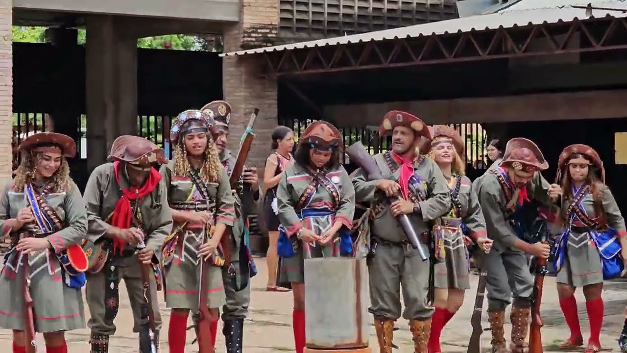 Apresentação dos Bacamarteiros da Paz no Museu Orgânico e Oficina do Grupo Linard em Missão velha-CE