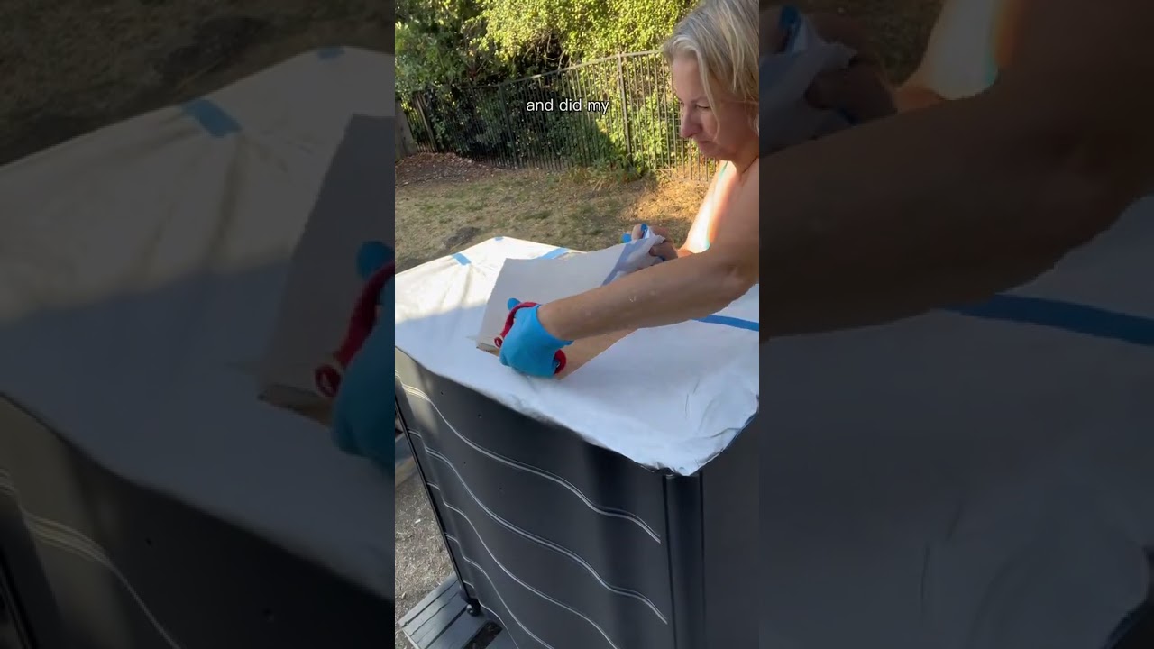 Переделка кленового комода (часть 3): покраска в классический черный цвет