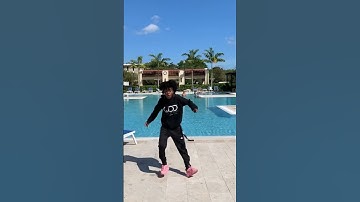 The People In The Pool 😂 #shorts #dancevideo #bleuser #shortsfeed