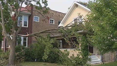 Powerful storms leave behind damage, knock out power in parts of Chicago