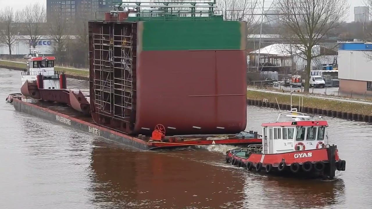 Wat Zien We Hier Allemaal En Waarom Rij Je Door Rood Licht Tijdens Dit Transport?* - #3557NL