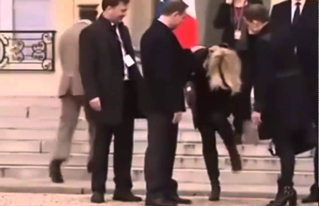 Danish Prime Minister fell in Paris - Helle Thorning-Schmidt 2015