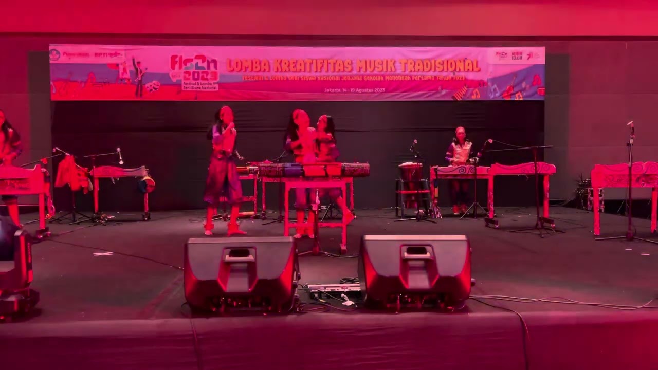 Penyaji Terbaik Festival Kreatifitas Musik Tradisional FLS2N 2023 . SMP Negeri 3 Manado