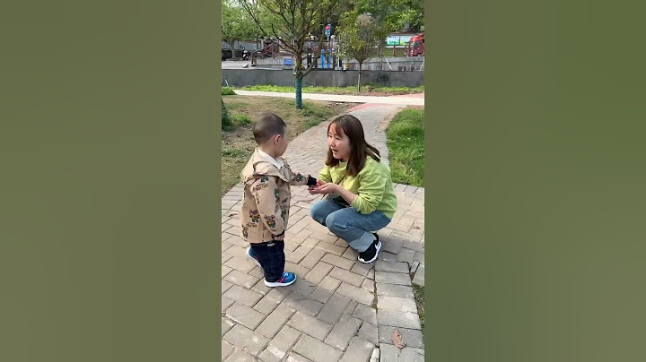 Cute Baby Finds Money And Returns It To Owner, Refuses Payment! #funny #cutebaby #father#funnyvideos