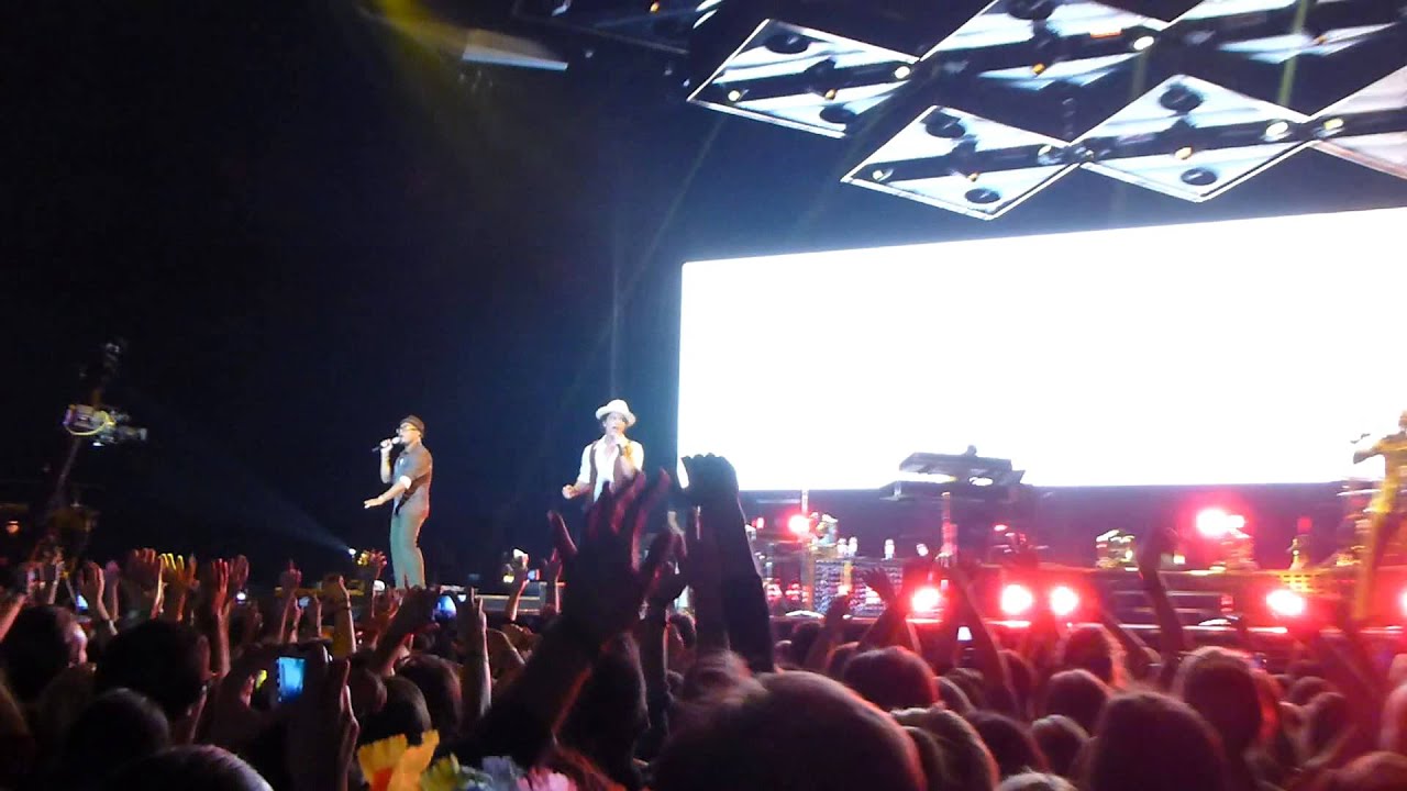 Bruno Mars - "Natalie", Live in Budapest, The Moonshine Jungle Tour, 07. 11. 2013