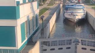 Переправа через шлюза реки Обь в Новосибирске - Crossing the gateway of the Ob river in Novosibirsk.