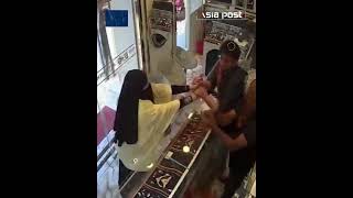 চোখে মরিচের গুঁড়া ছিটিয়ে স্বর্ণের দোকানে লু'টের চেষ্টা, অতঃপর... #chittagong #gold #asiapost